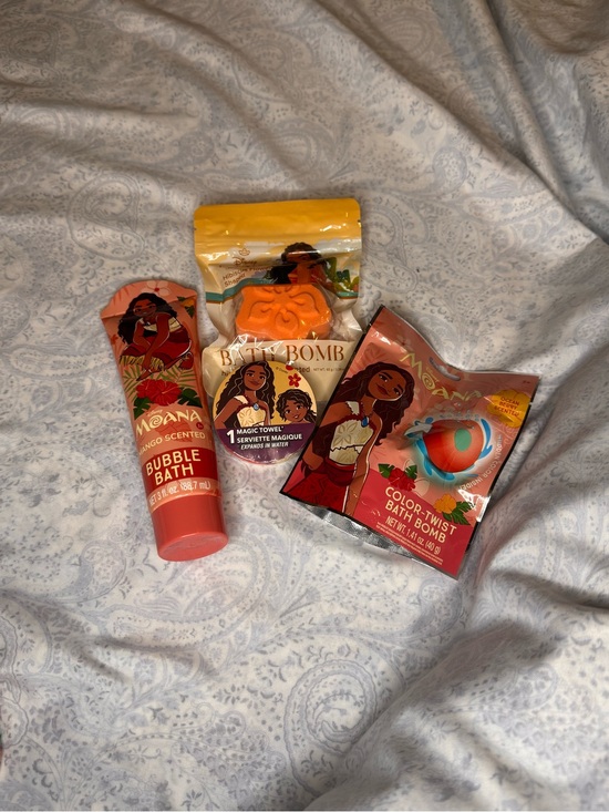 Disney Other - Disney Moana Bath Set — 2 bath bombs, bubble bath & magic expanding washcloth
